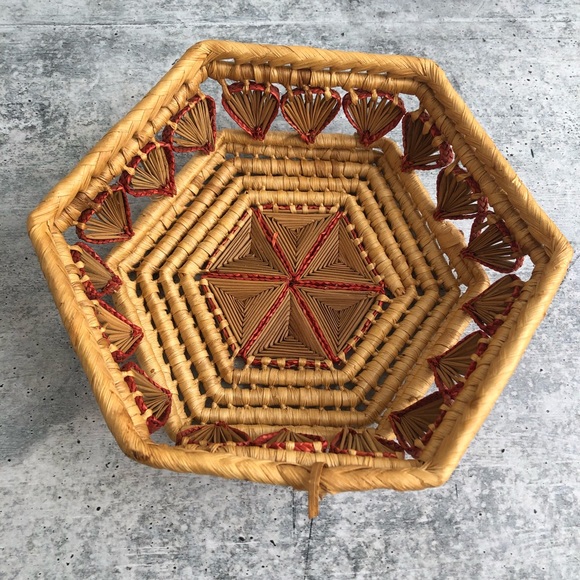 Unique Vintage Wicker Star Basket - Picture 4 of 6